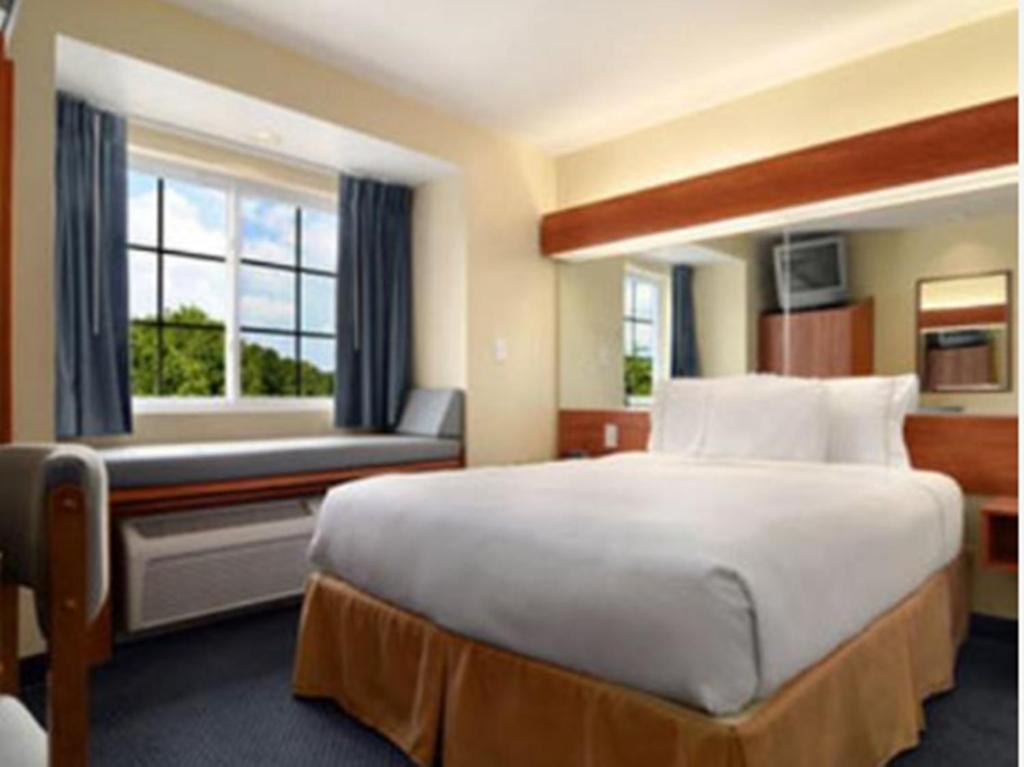 Microtel Inn & Suites Huntsville Ruang foto