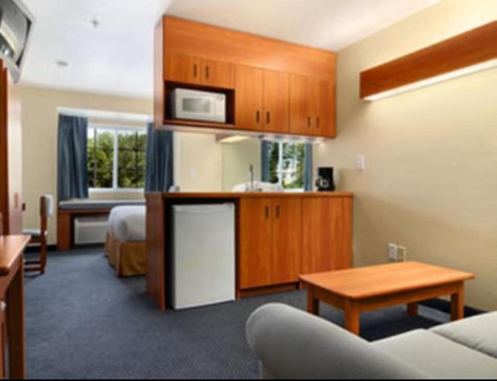Microtel Inn & Suites Huntsville Ruang foto